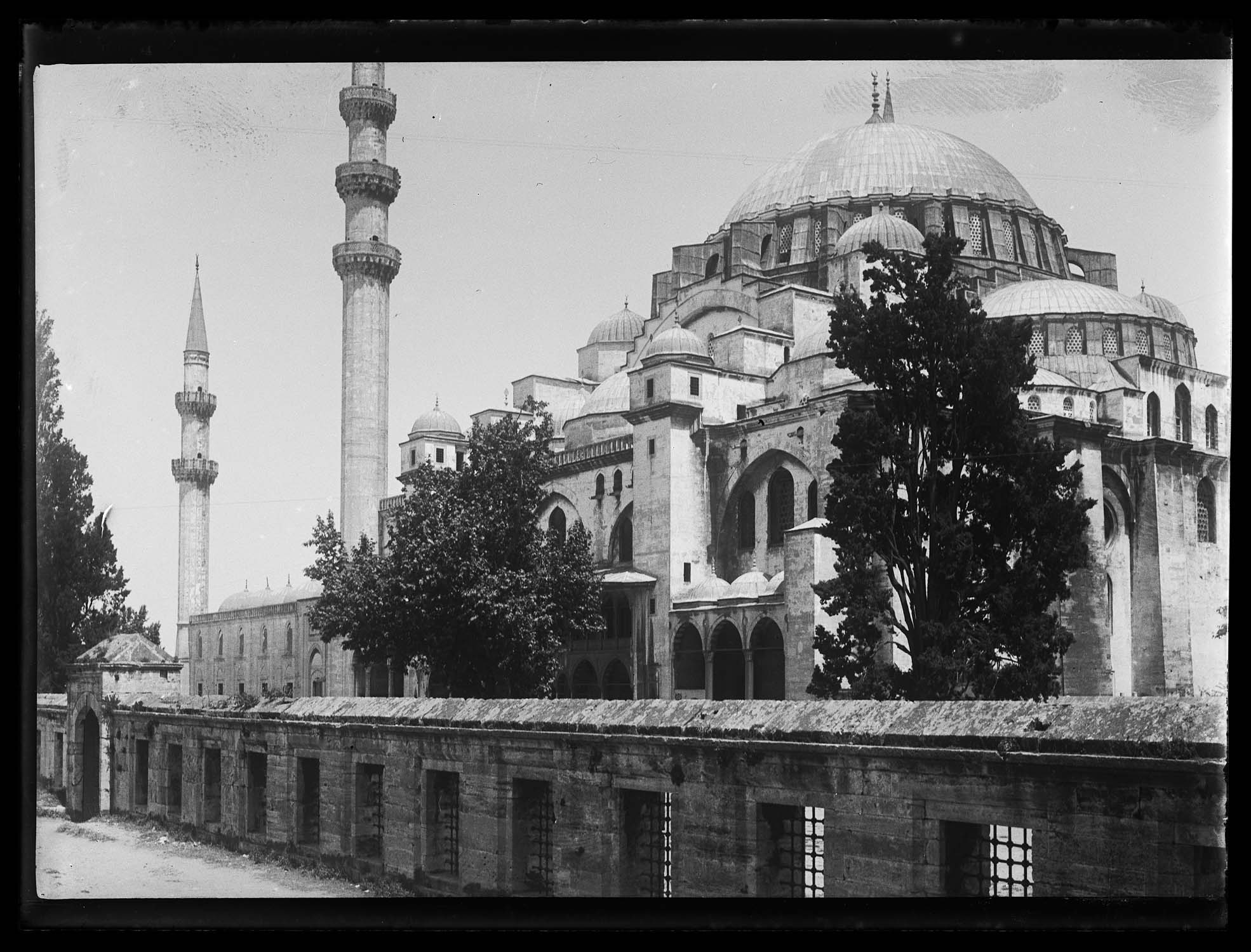Vue d'ensemble d'une mosquée non localisée (Suleymaniye ?)
